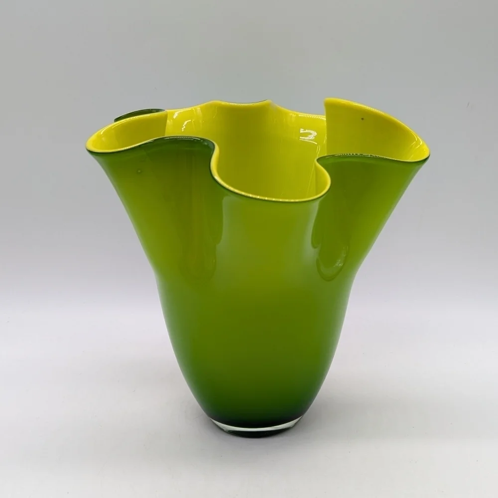 Green Yellow Handkerchief Ruffle Edge Glass Art Vase